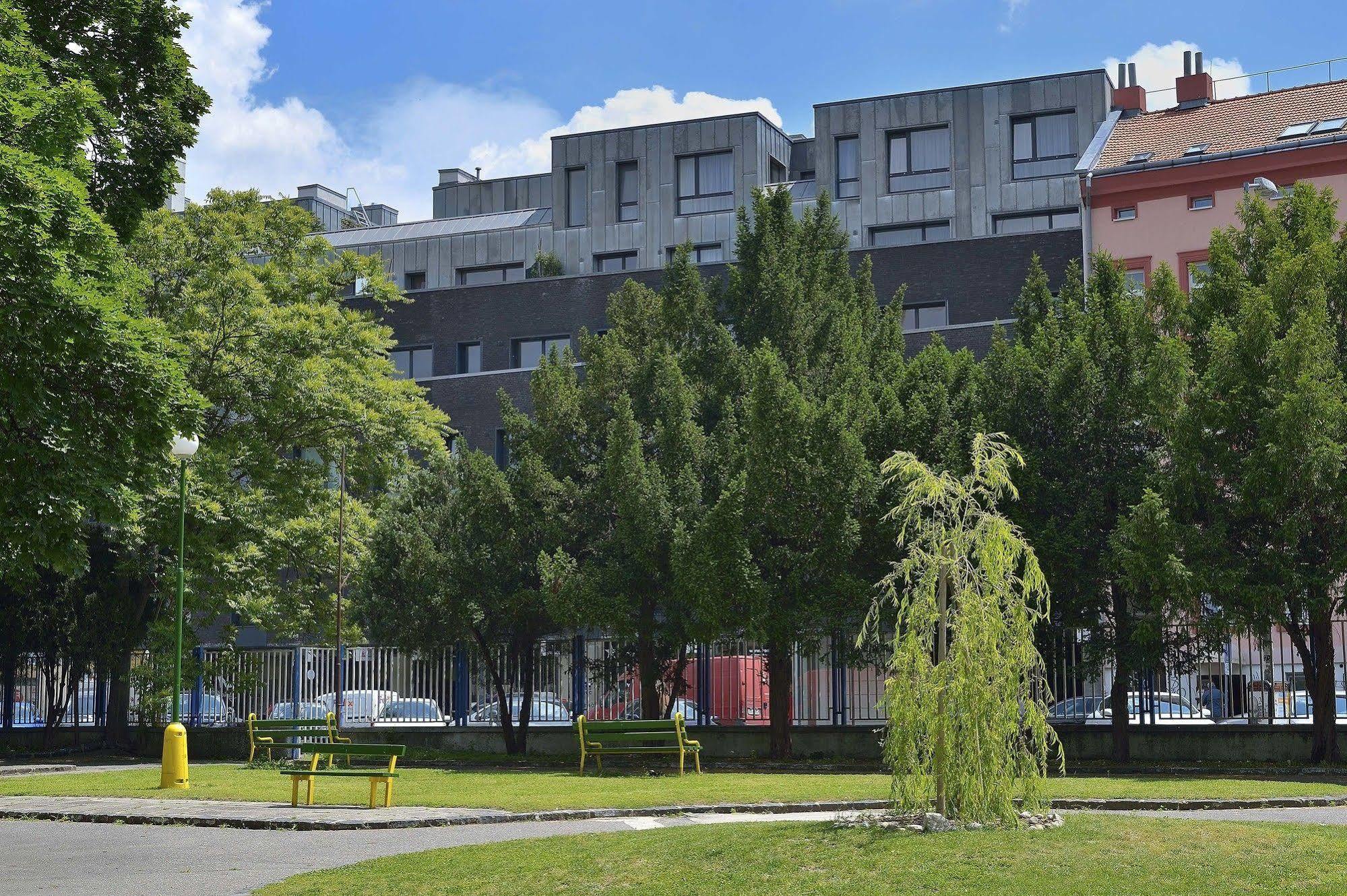 Ambiente Serviced Apartments - Dunajska Bratislava Eksteriør billede