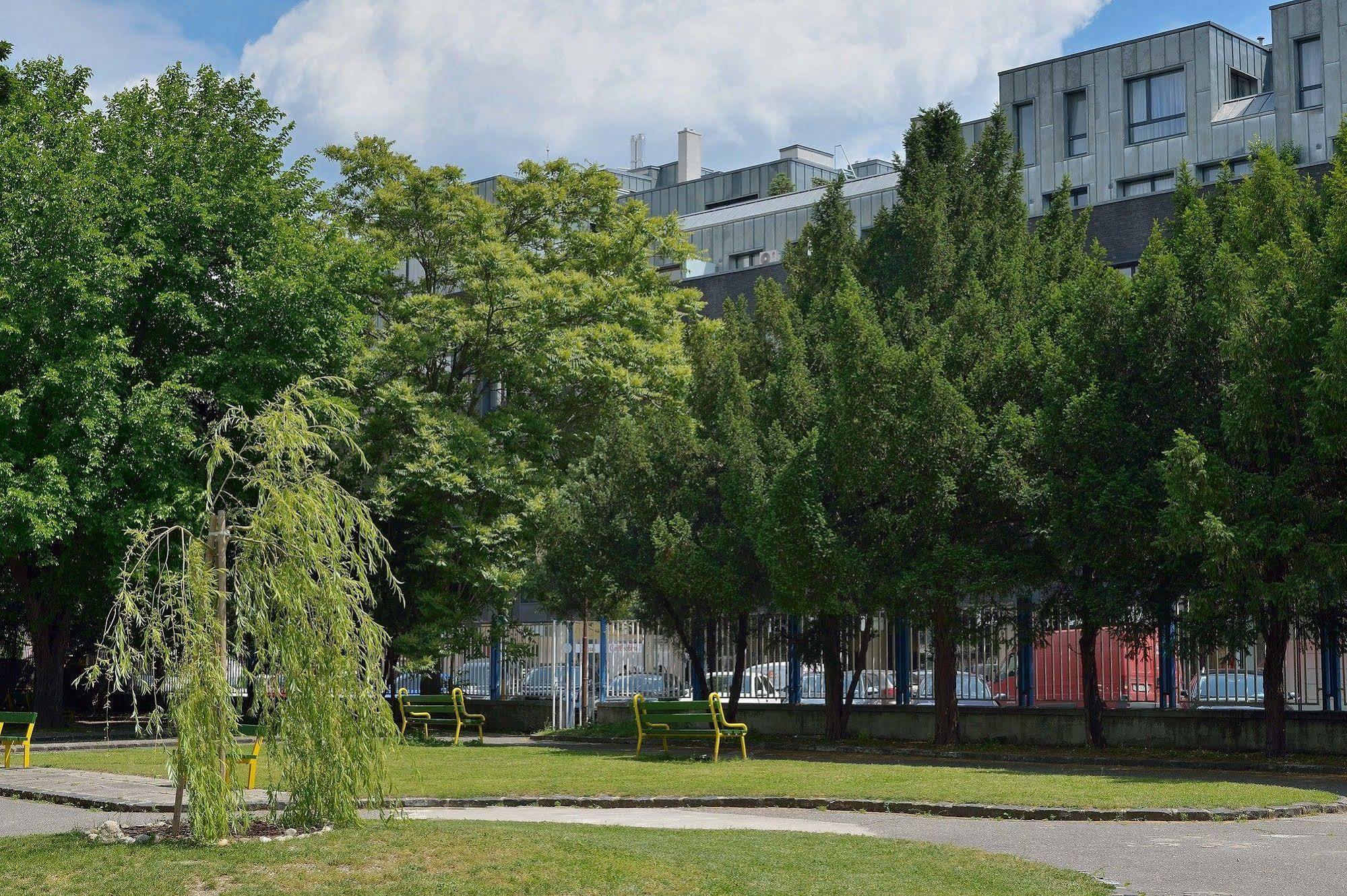 Ambiente Serviced Apartments - Dunajska Bratislava Eksteriør billede