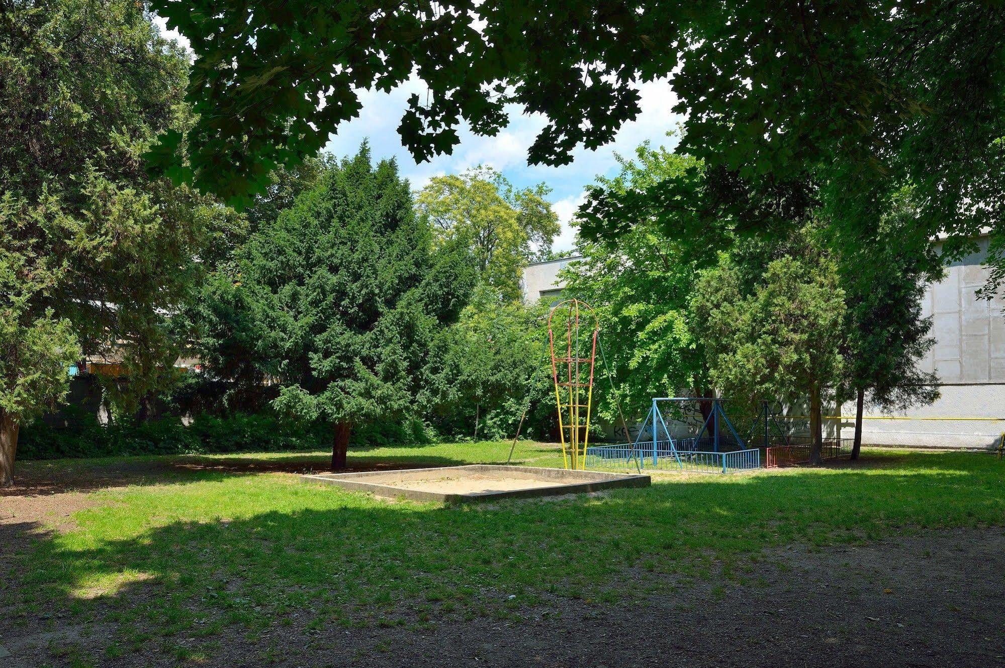 Ambiente Serviced Apartments - Dunajska Bratislava Eksteriør billede