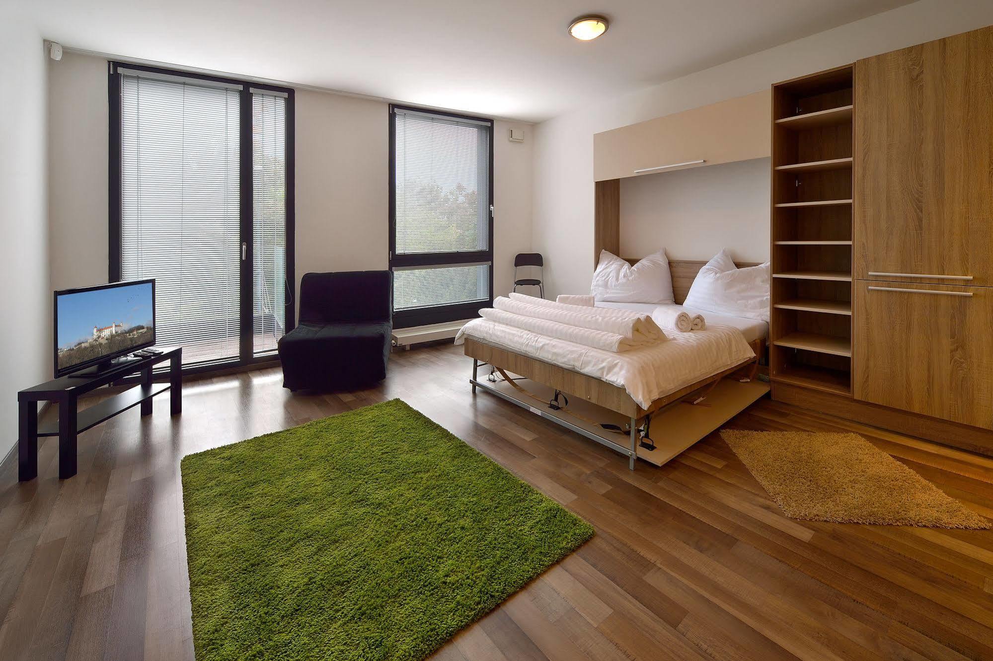 Ambiente Serviced Apartments - Dunajska Bratislava Eksteriør billede