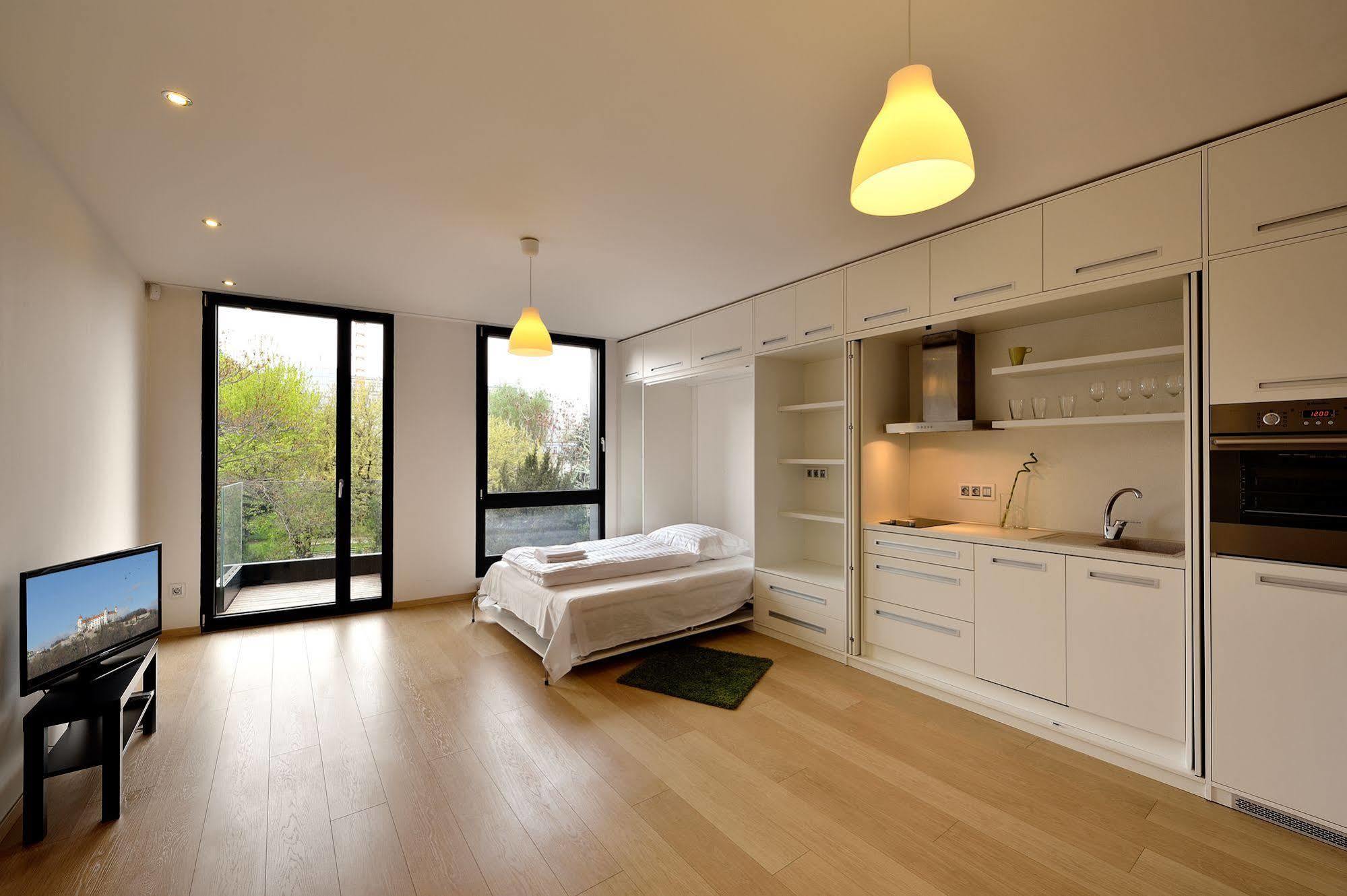 Ambiente Serviced Apartments - Dunajska Bratislava Eksteriør billede
