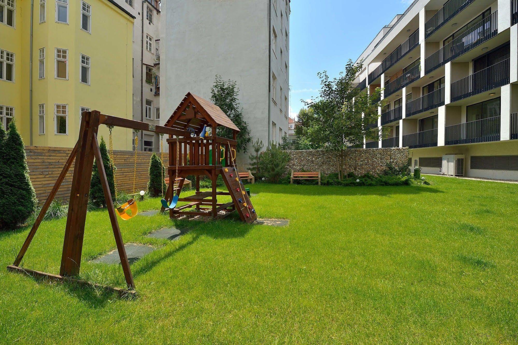 Ambiente Serviced Apartments - Dunajska Bratislava Eksteriør billede