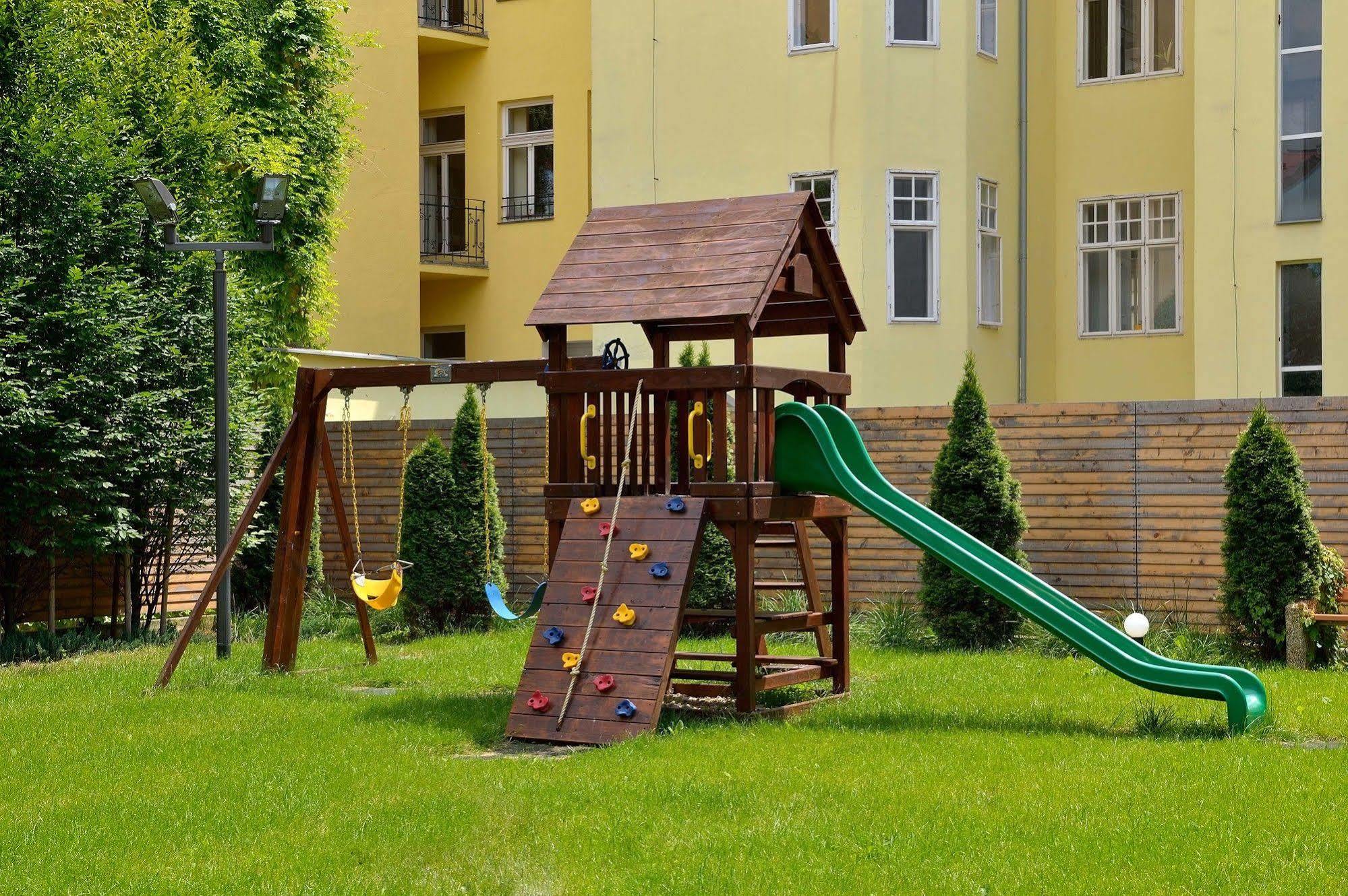 Ambiente Serviced Apartments - Dunajska Bratislava Eksteriør billede