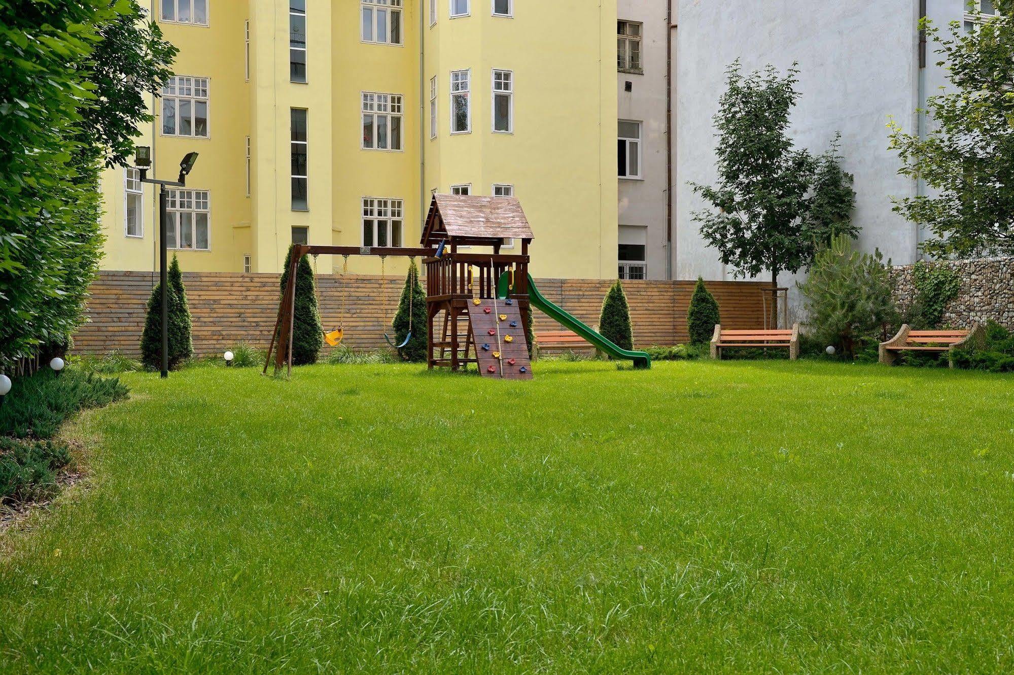 Ambiente Serviced Apartments - Dunajska Bratislava Eksteriør billede